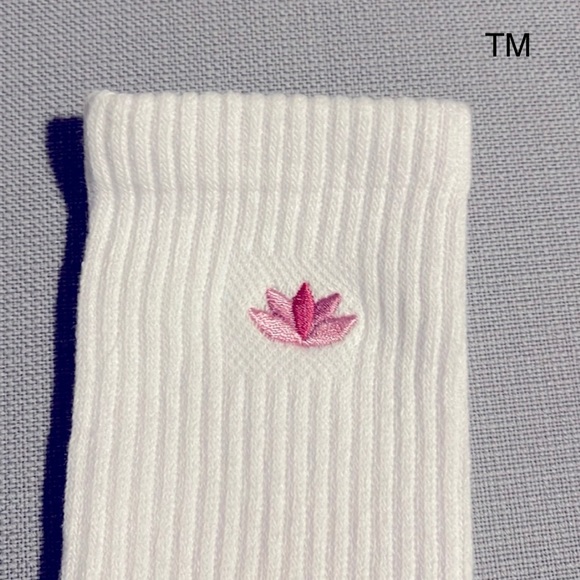 ON SALE! - 5 Pairs of Comfy Embroidered Compression Crew Socks - Picture 4 of 7